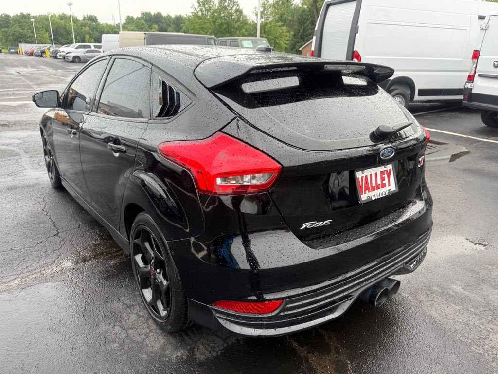 Used 2017 Ford Focus ST w/ Equipment Group 401A FWD image 5