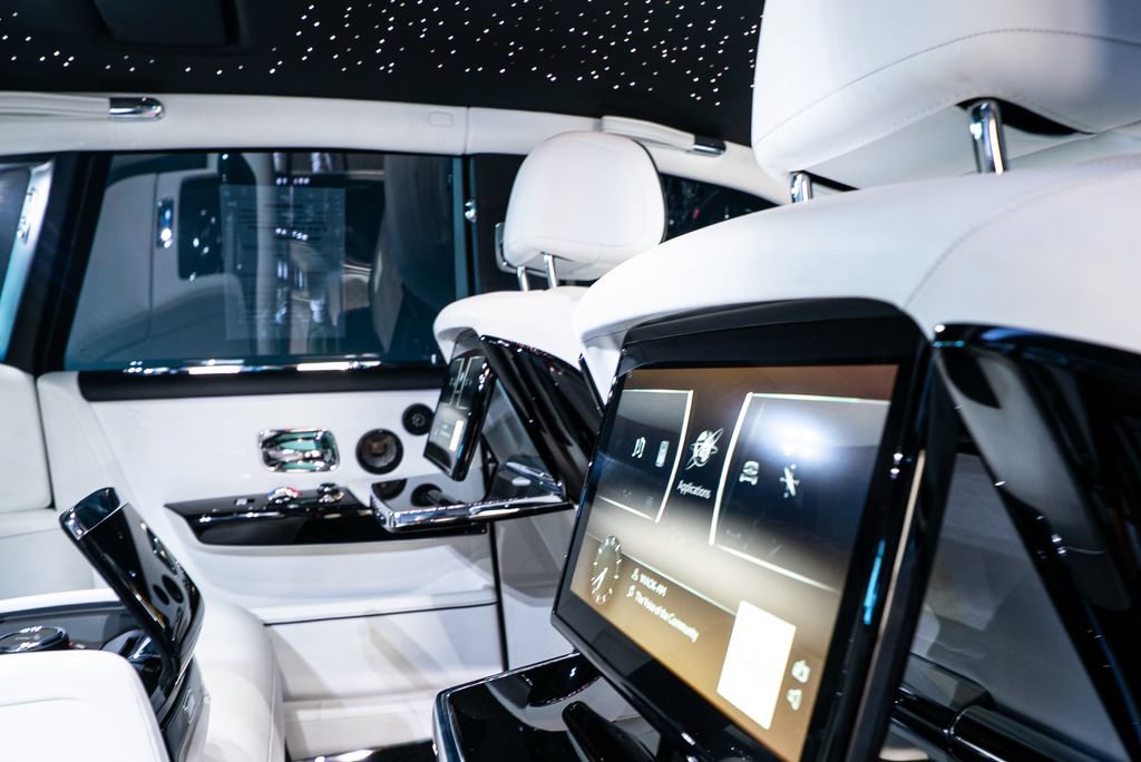 Used 2022 Rolls-Royce Phantom Sedan w/ The Phantom Package RWD image 34