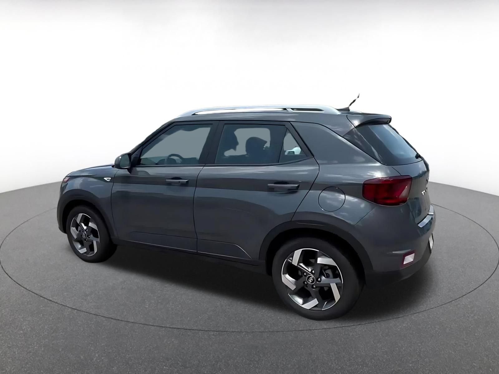 Used 2026 Hyundai Venue SEL FWD image 10