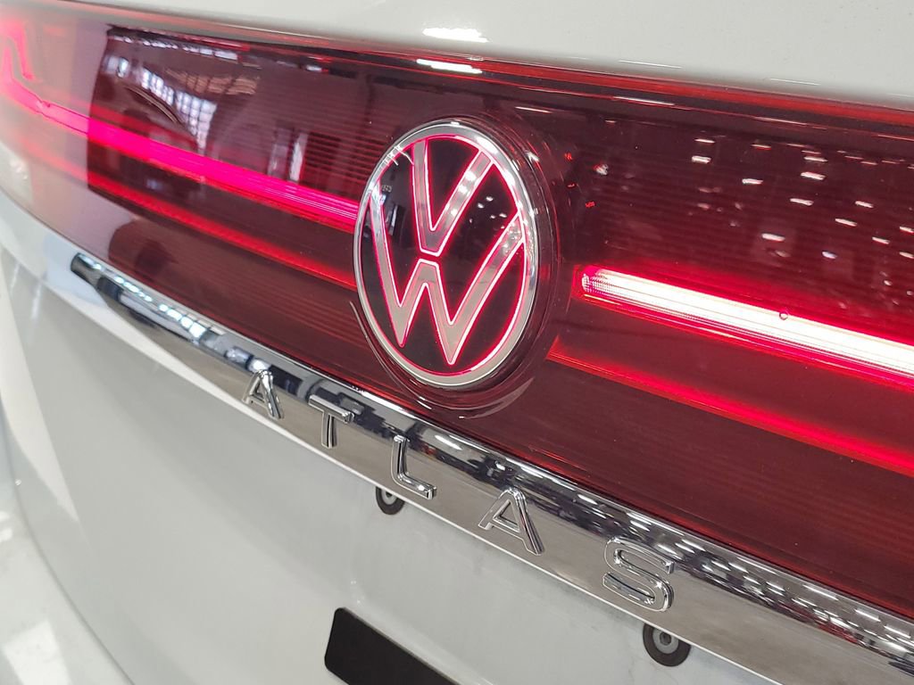 Used 2025 Volkswagen Atlas SE image 6