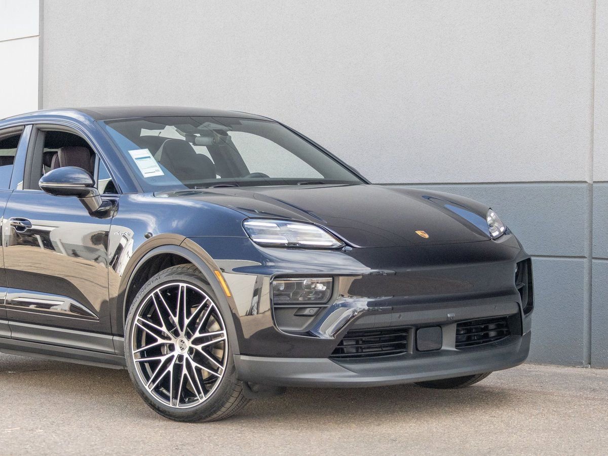 New 2025 Porsche Macan 4 Electric image 16