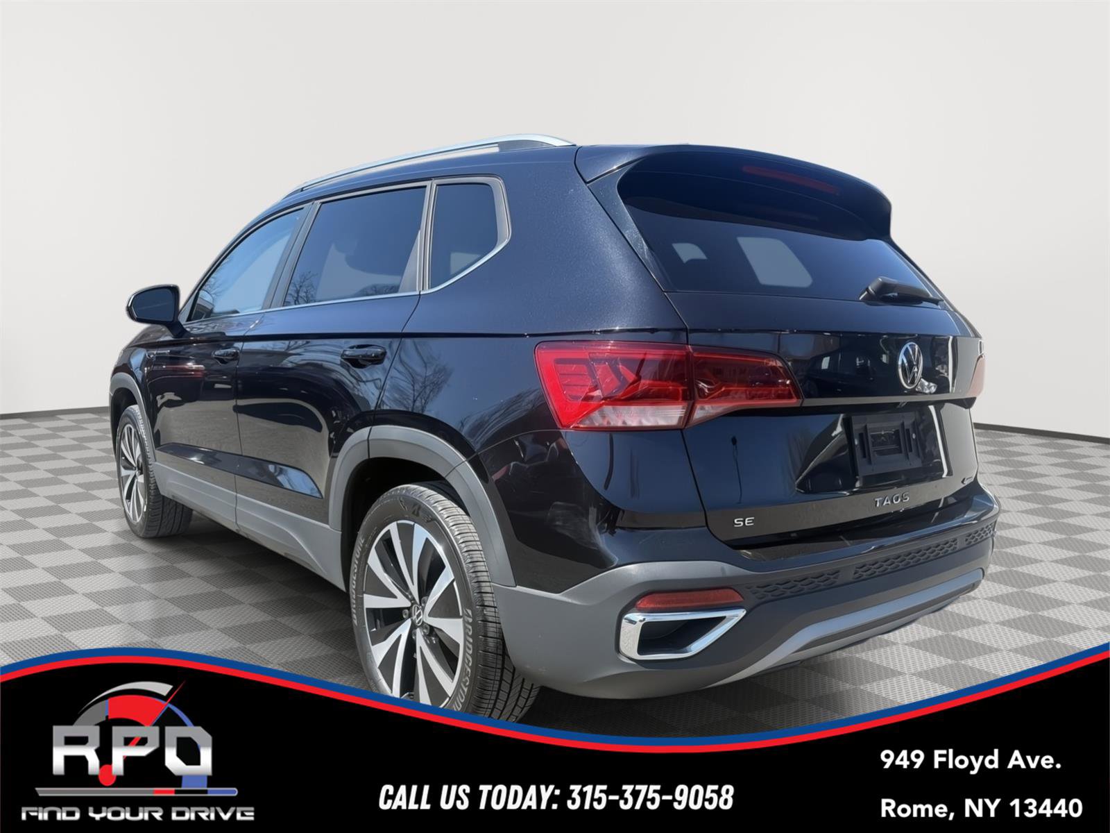 Used 2023 Volkswagen Taos SE image 3