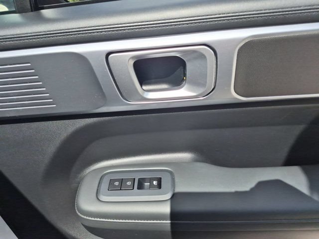 Used 2025 Hyundai Santa Fe SEL FWD image 33