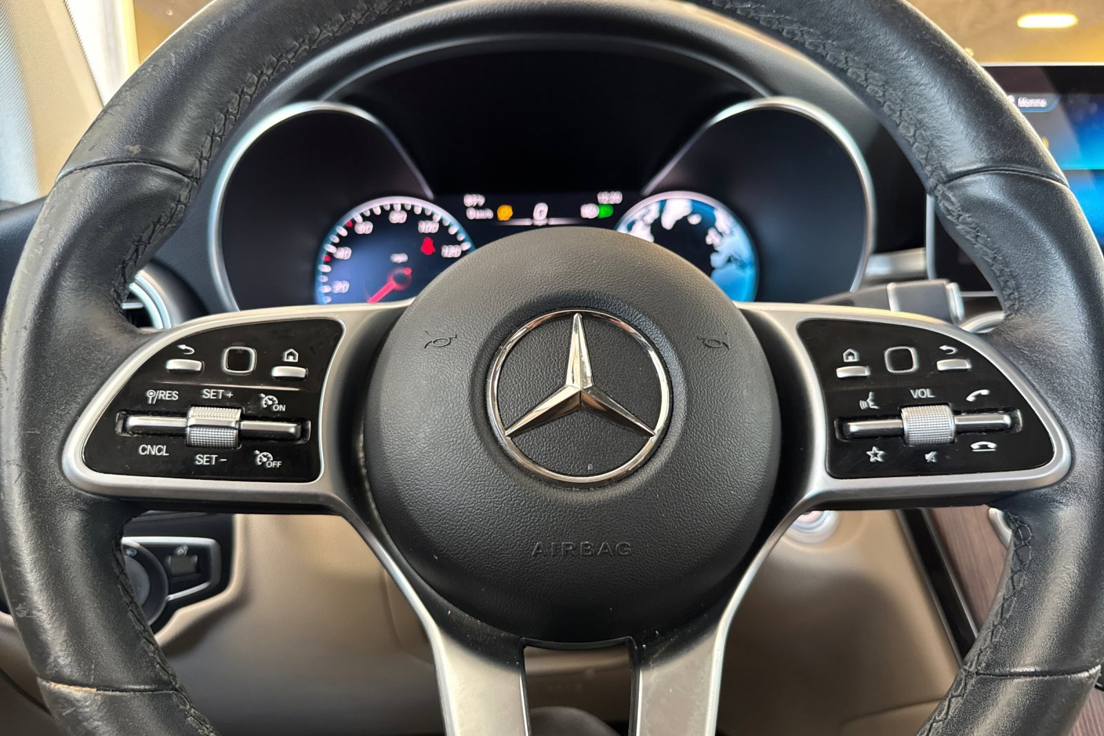 Used 2022 Mercedes-Benz GLC 300 4MATIC image 25