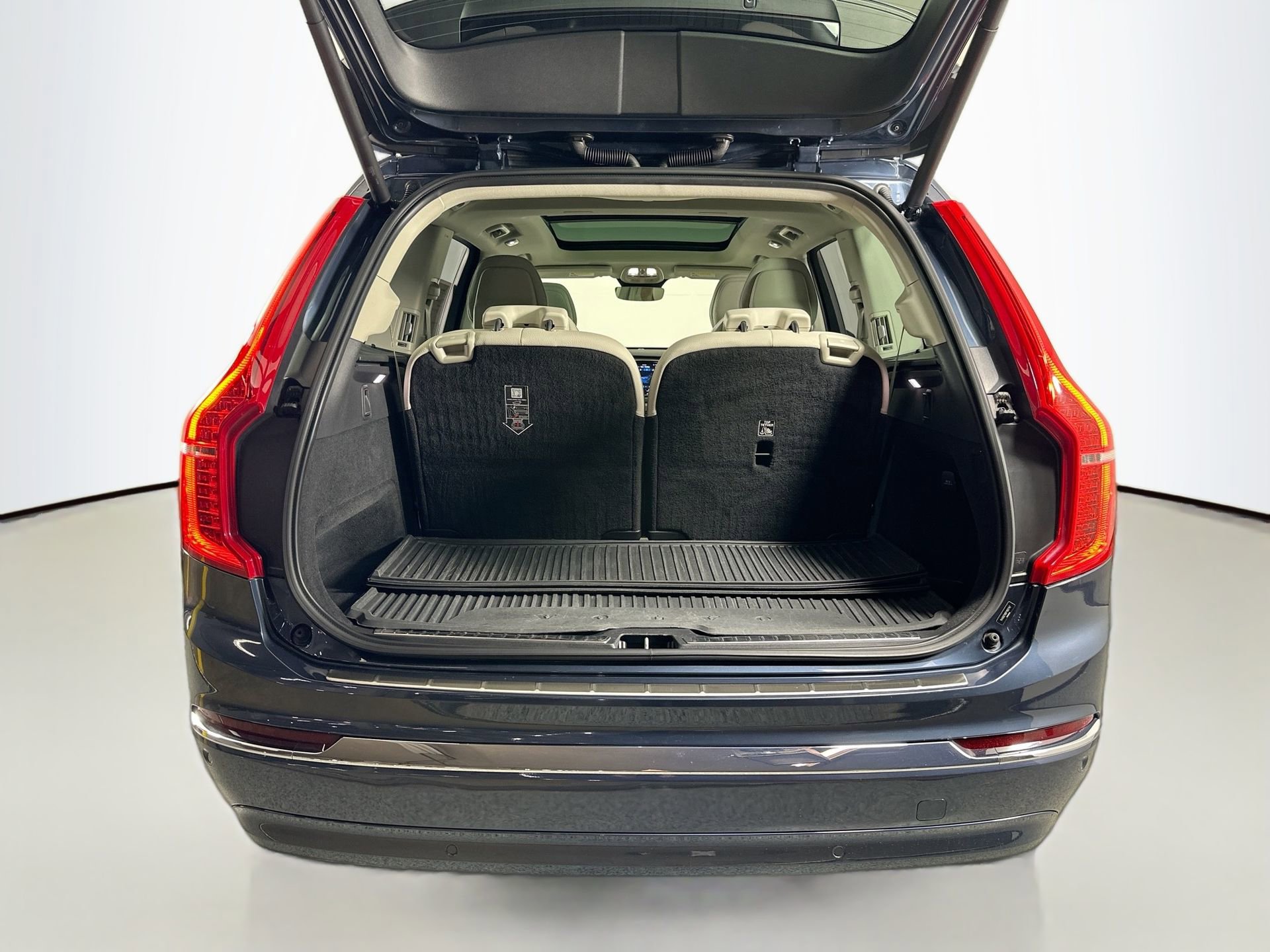 Certified 2023 Volvo XC90 B6 Plus w/ Protection Package image 27