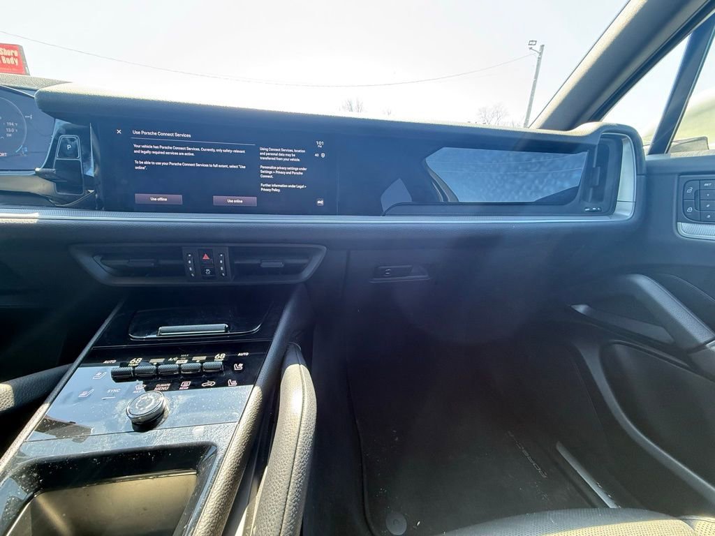 Used 2024 Porsche Cayenne image 30