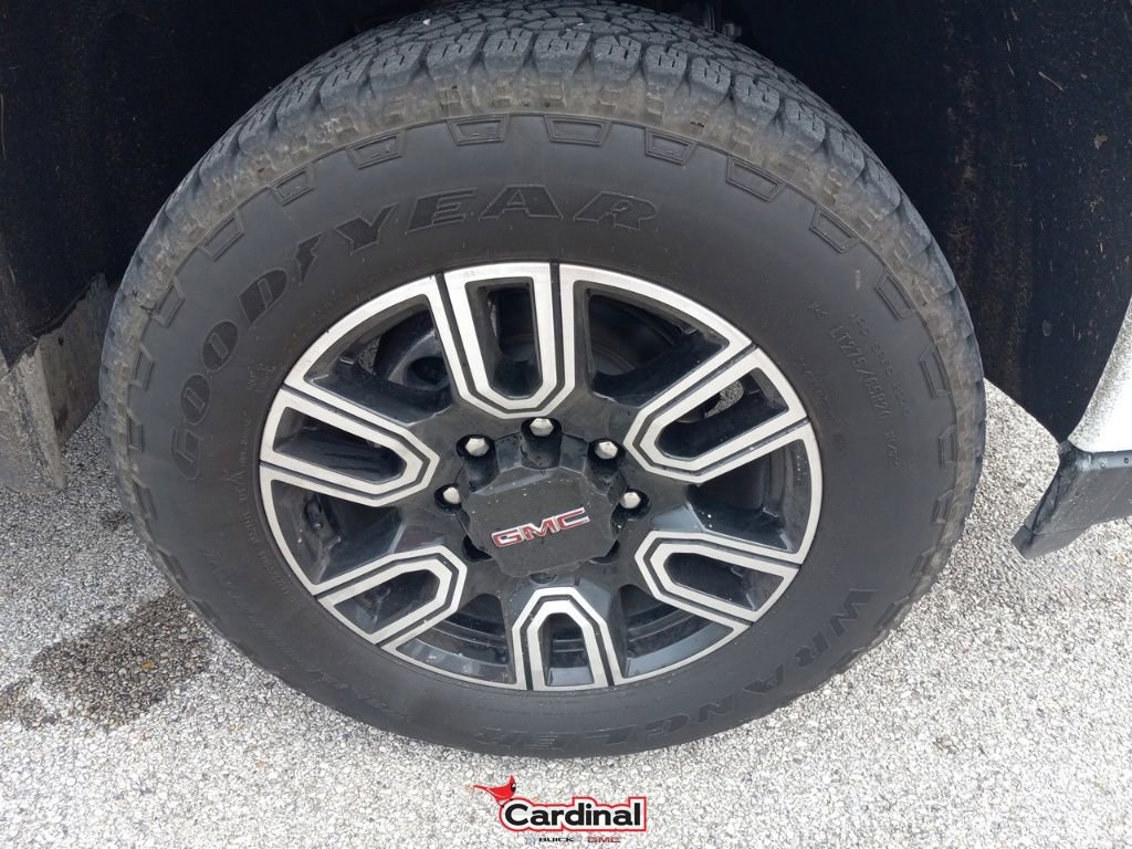 Used 2022 GMC Sierra 2500 AT4 image 2