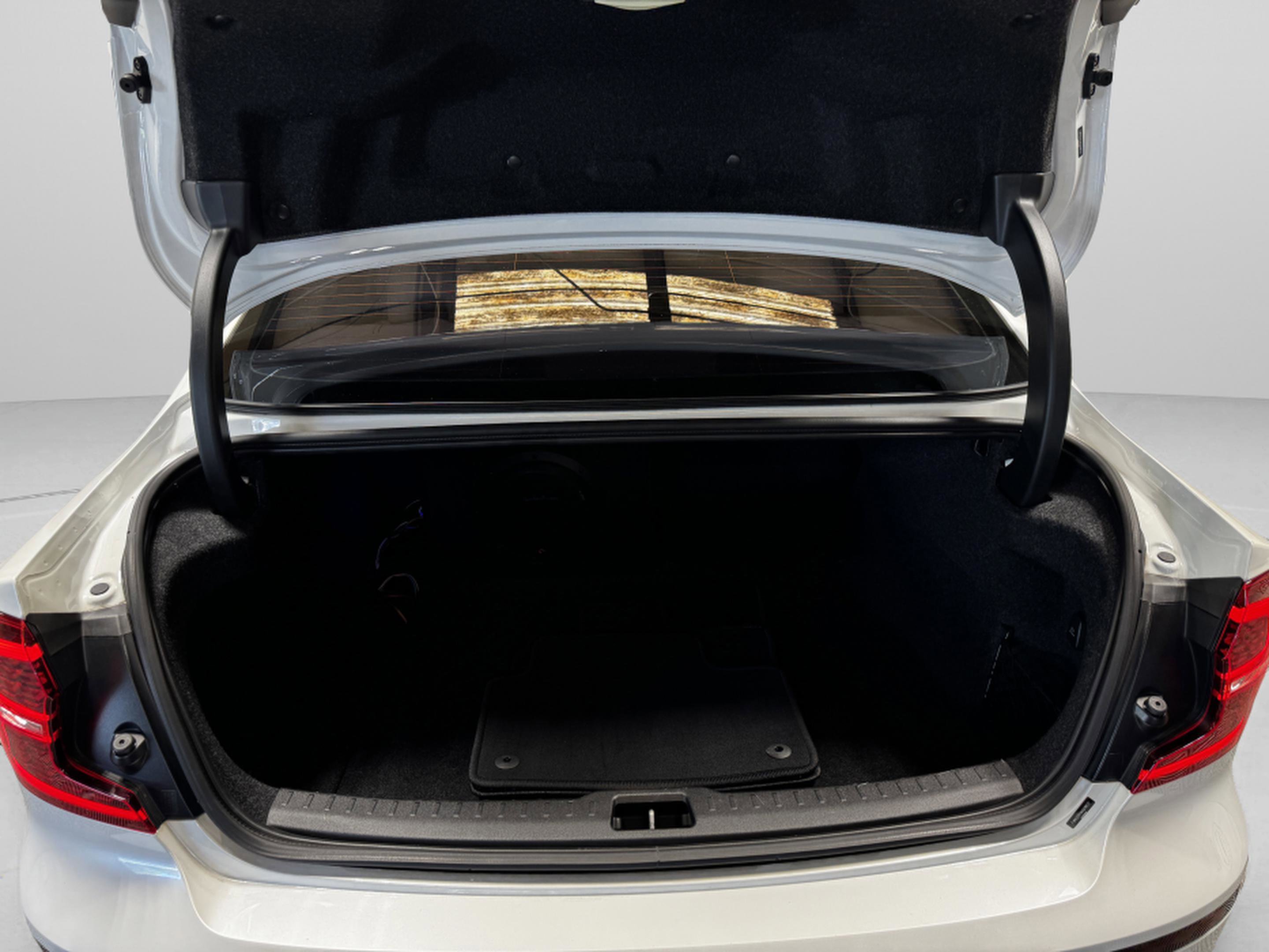 Used 2019 Volvo S60 T6 Momentum w/ Multimedia Package image 36