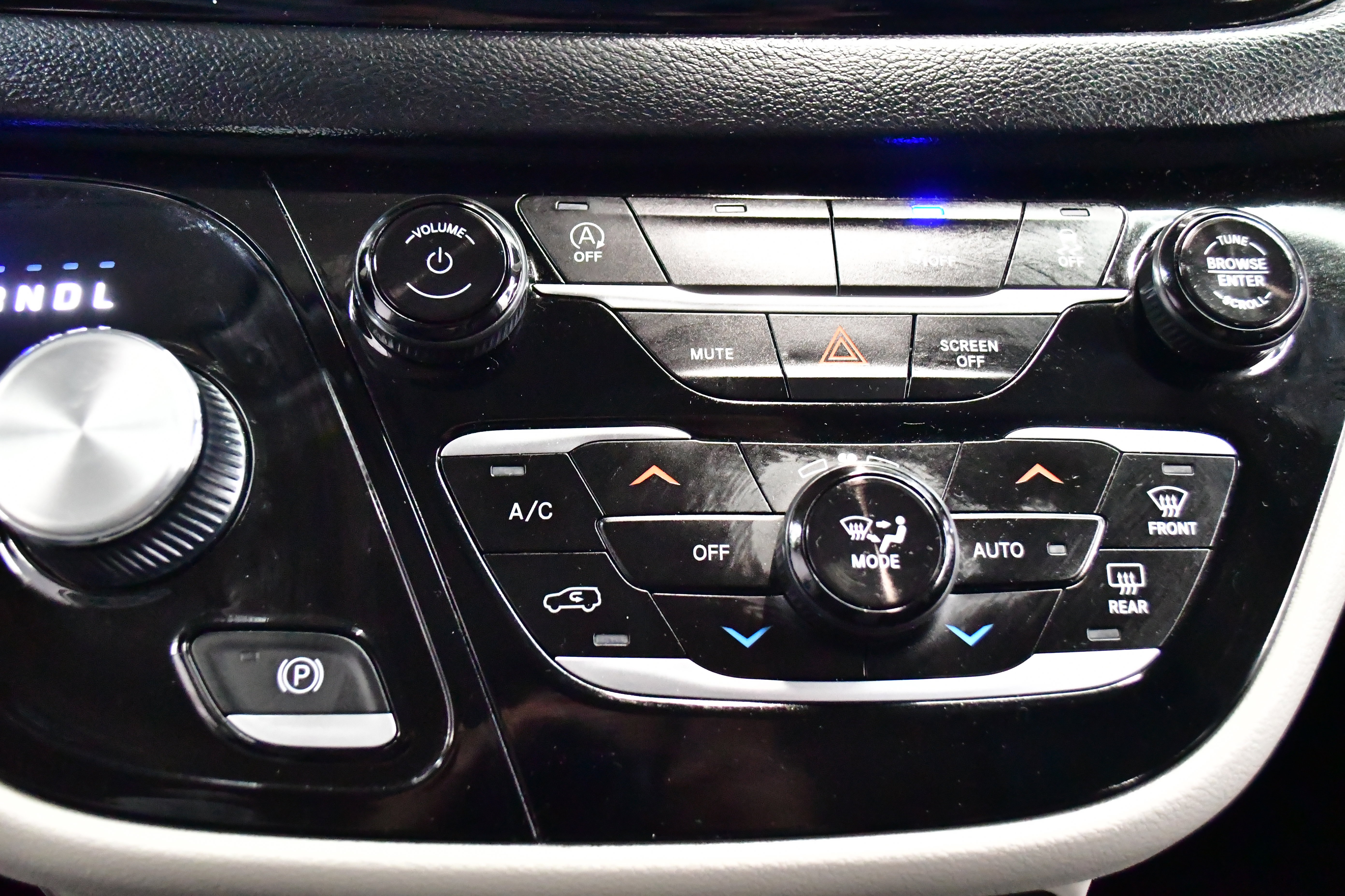 Used 2023 Chrysler Pacifica Touring-L FWD image 29