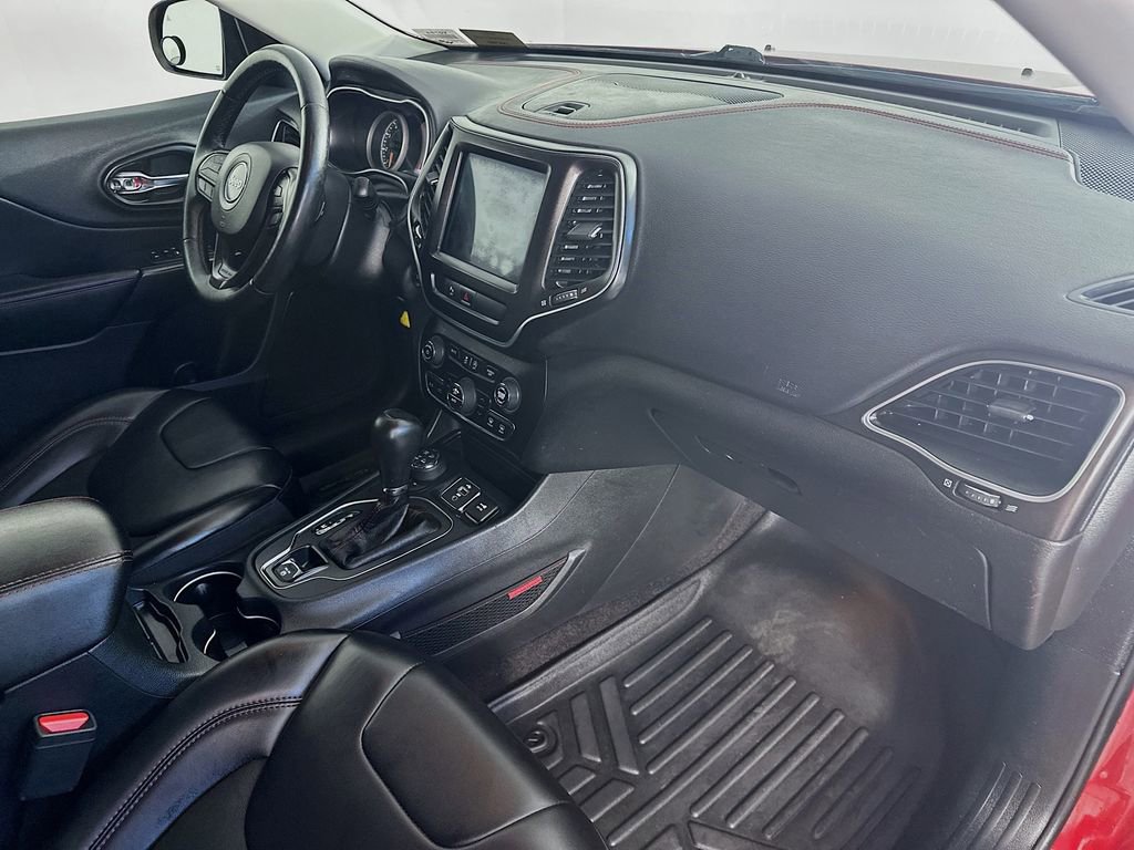 Used 2019 Jeep Cherokee Trailhawk w/ Comfort/Convenience Group AWD/4WD image 31