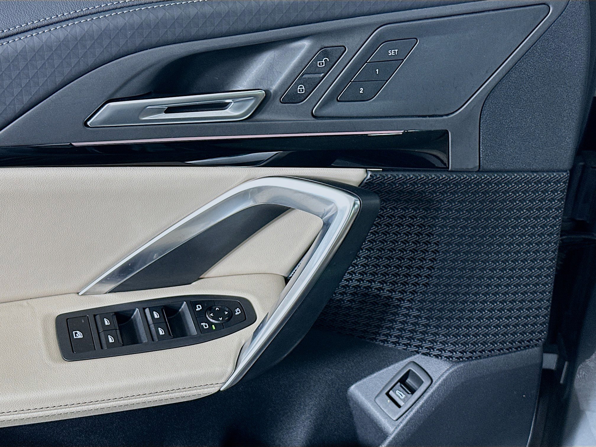 Used 2025 BMW X2 xDrive28i image 15