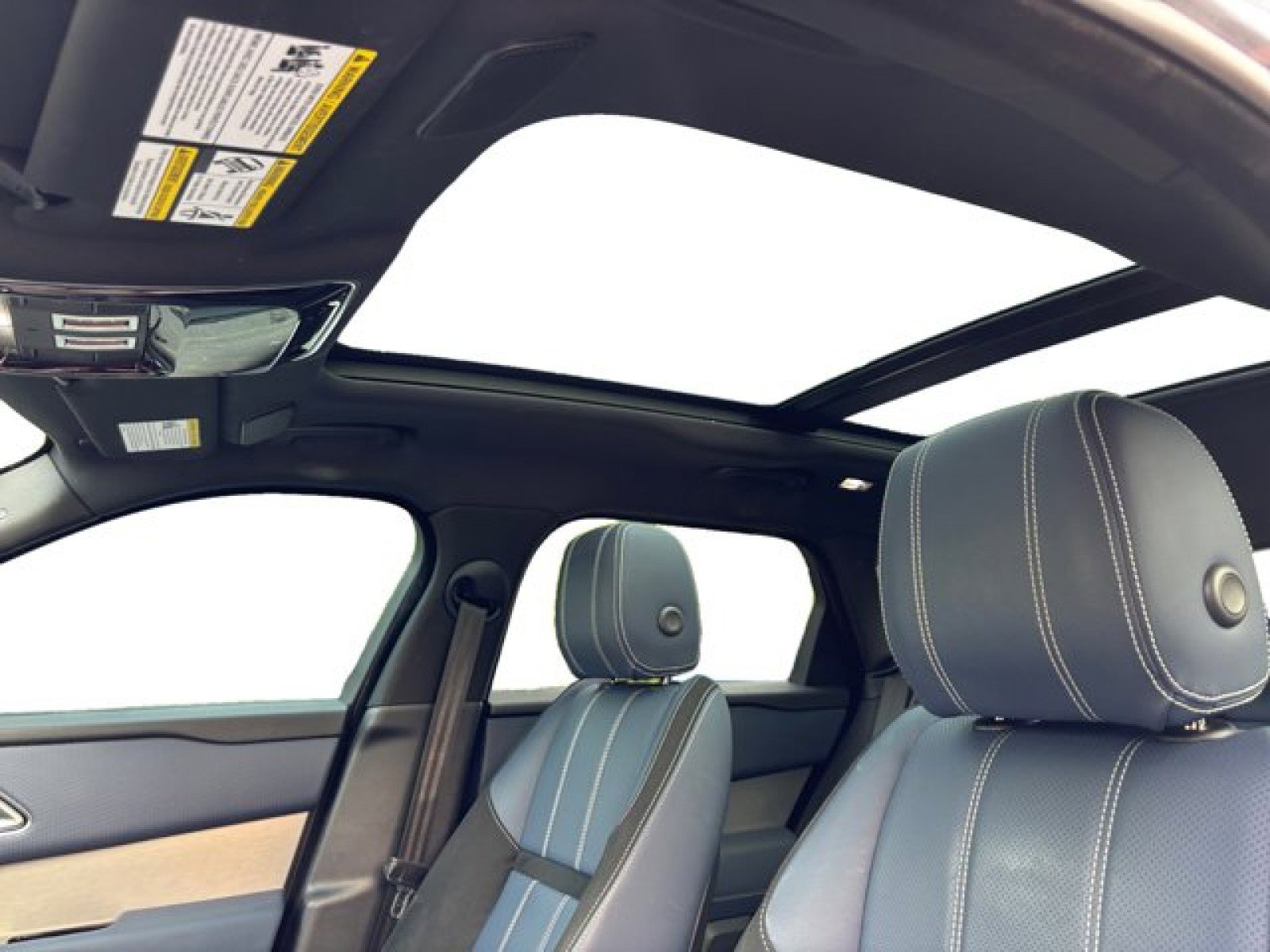 Certified 2022 Land Rover Range Rover Velar R-Dynamic S image 12