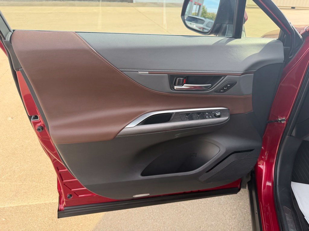 Certified 2023 Toyota Venza Limited AWD/4WD image 9