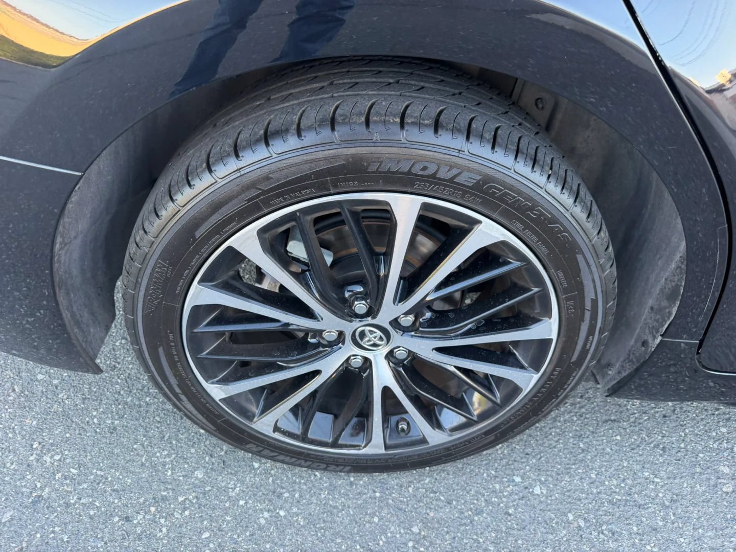 Used 2018 Toyota Camry SE w/ Moonroof Package FWD image 29