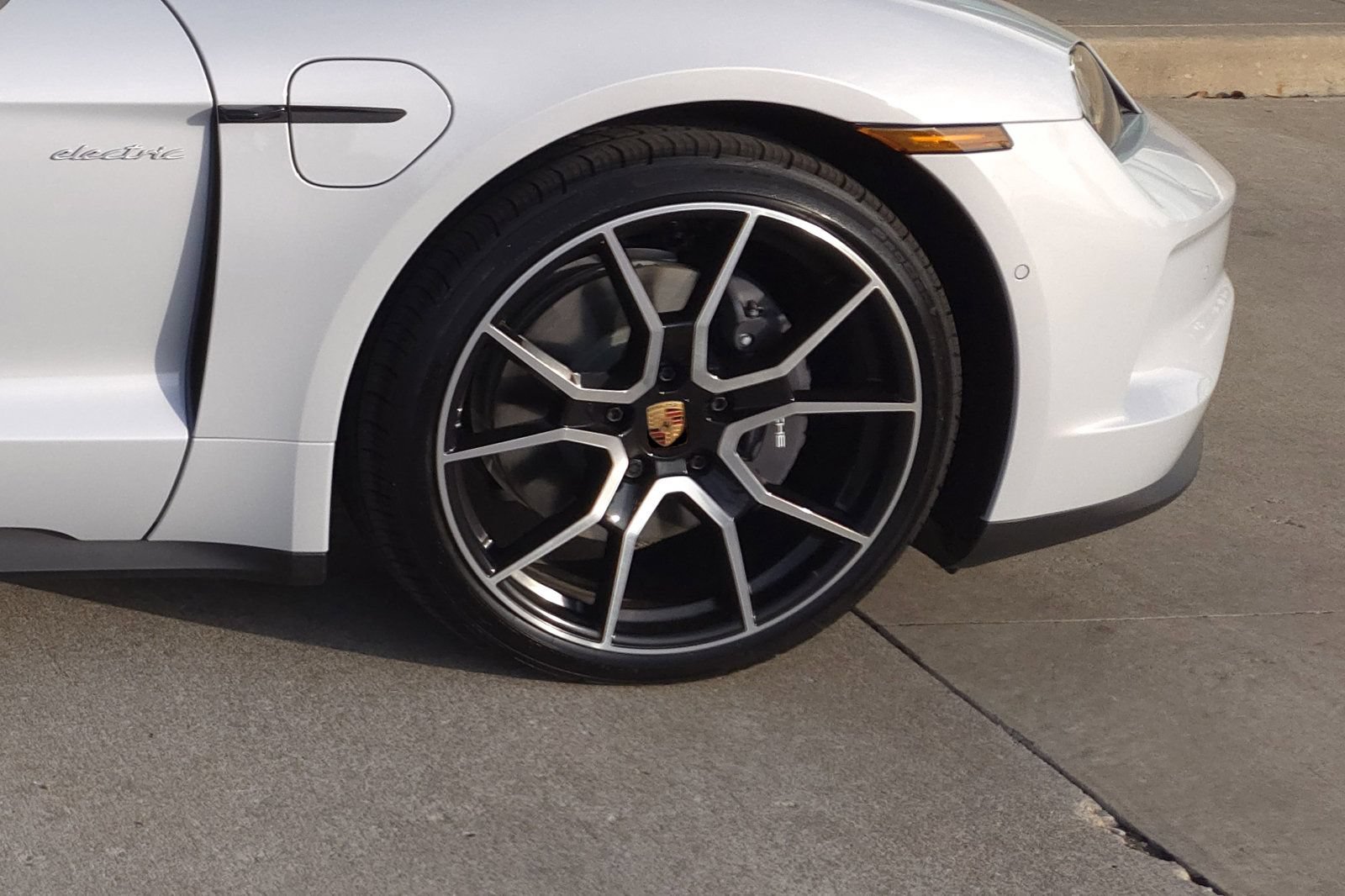 Used 2025 Porsche Taycan RWD image 11