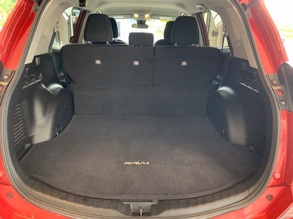 Used 2017 Toyota RAV4 LE AWD/4WD image 13