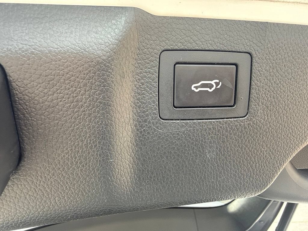 Used 2016 Hyundai Santa Fe SE w/ Option Group 03 AWD/4WD image 16