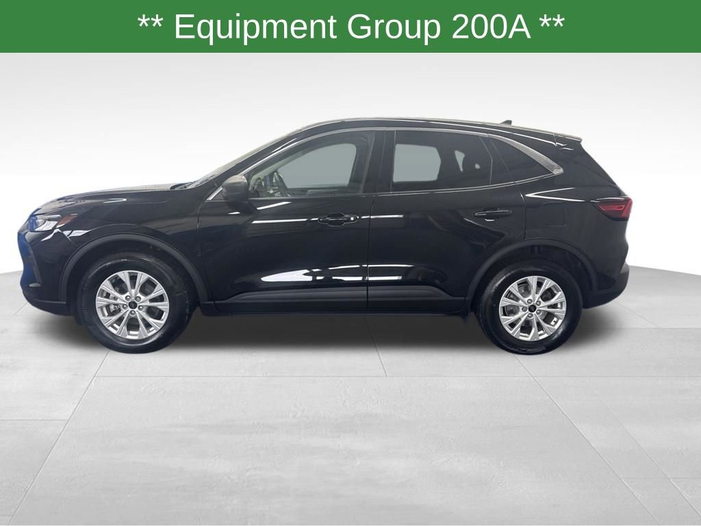 Certified 2023 Ford Escape Active AWD/4WD image 2
