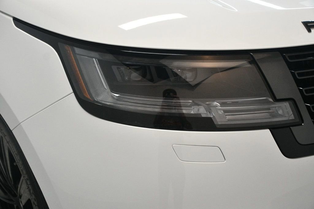Used 2023 Land Rover Range Rover SE image 13