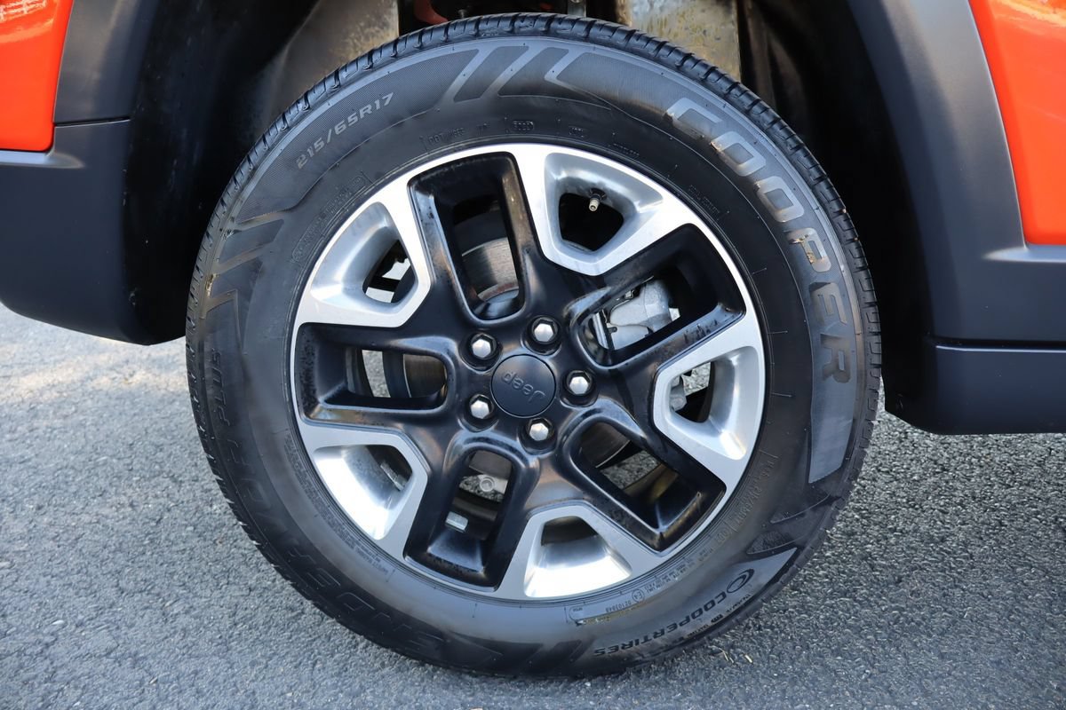 Used 2017 Jeep Compass Trailhawk w/ Popular Equipment Group AWD/4WD image 43