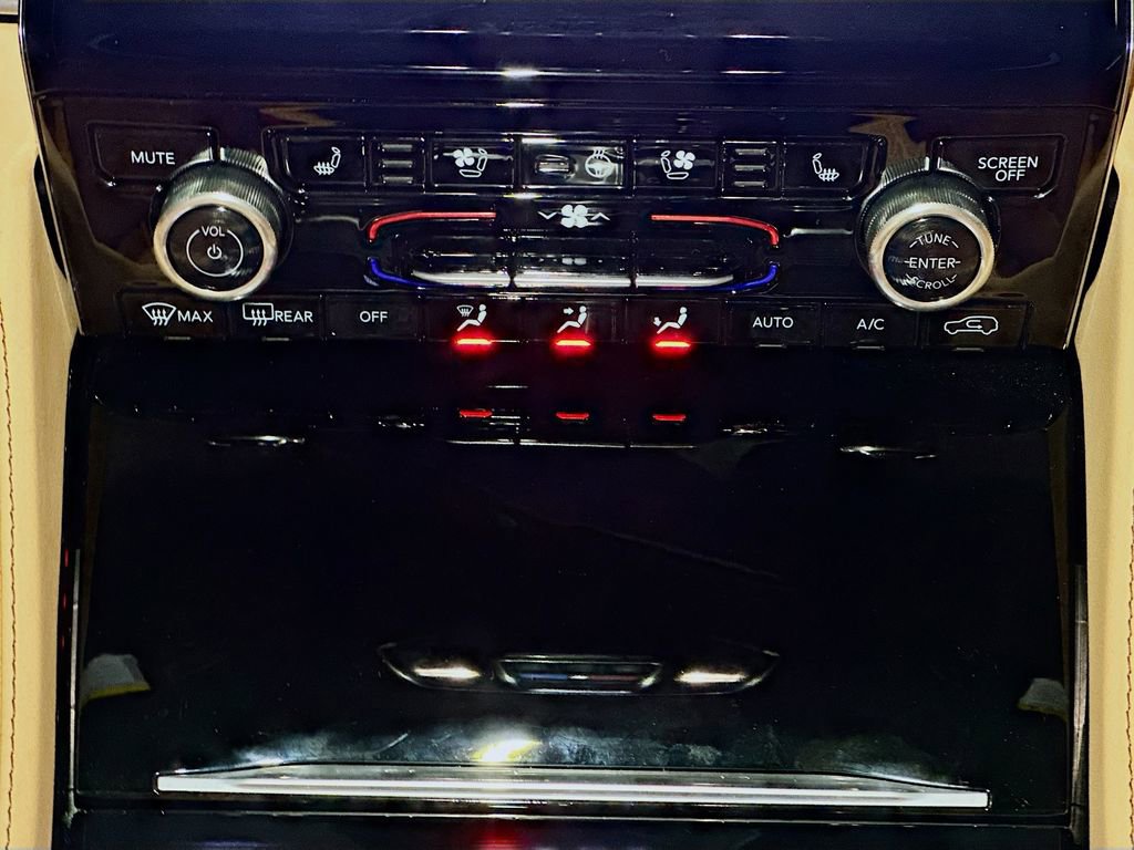 Used 2025 Jeep Grand Cherokee Summit AWD/4WD image 32