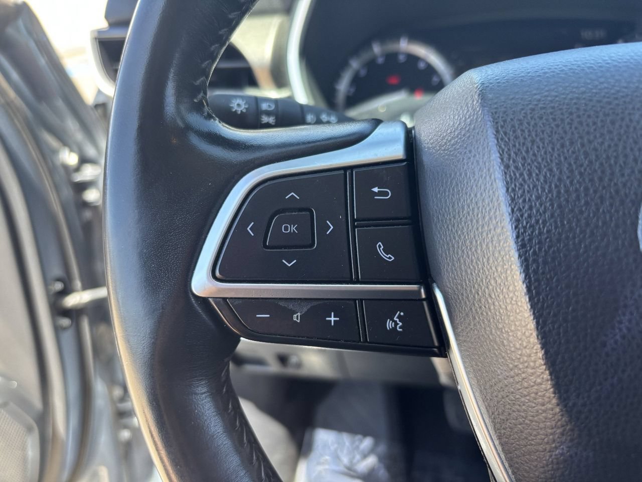 Used 2020 Toyota Highlander XLE AWD/4WD image 26