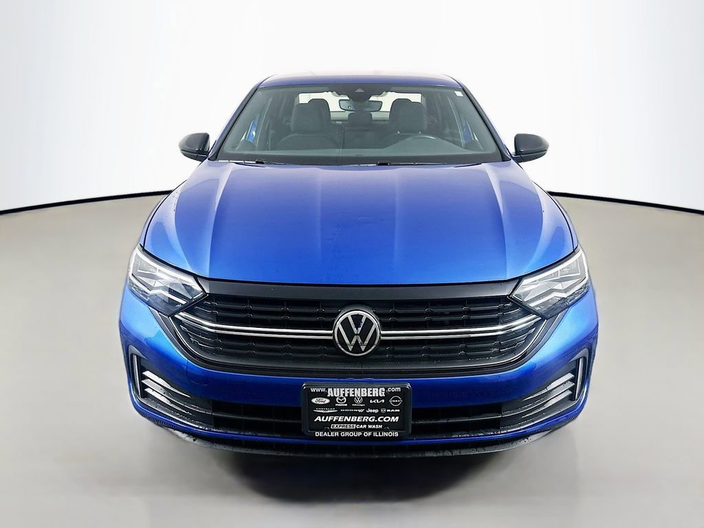 Used 2023 Volkswagen Jetta Sport image 2