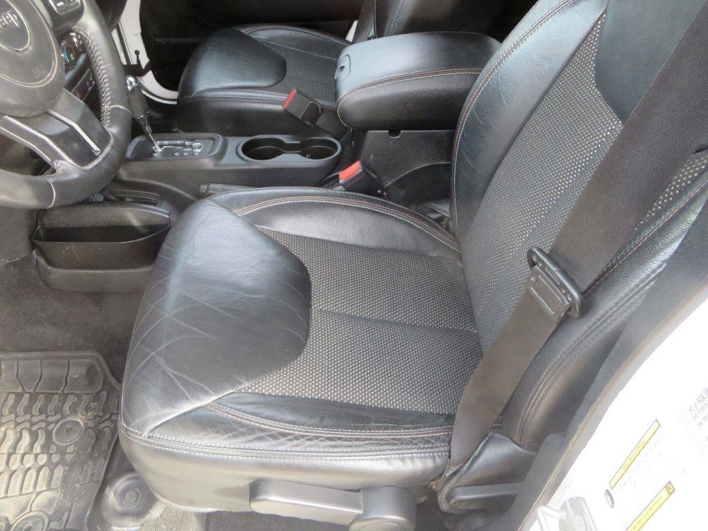 Used 2016 Jeep Wrangler Unlimited Sahara image 19