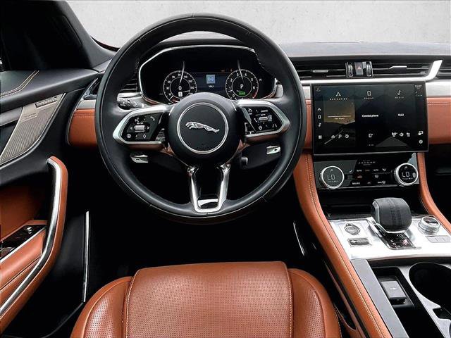 Used 2025 Jaguar F-PACE R-Dynamic S image 7