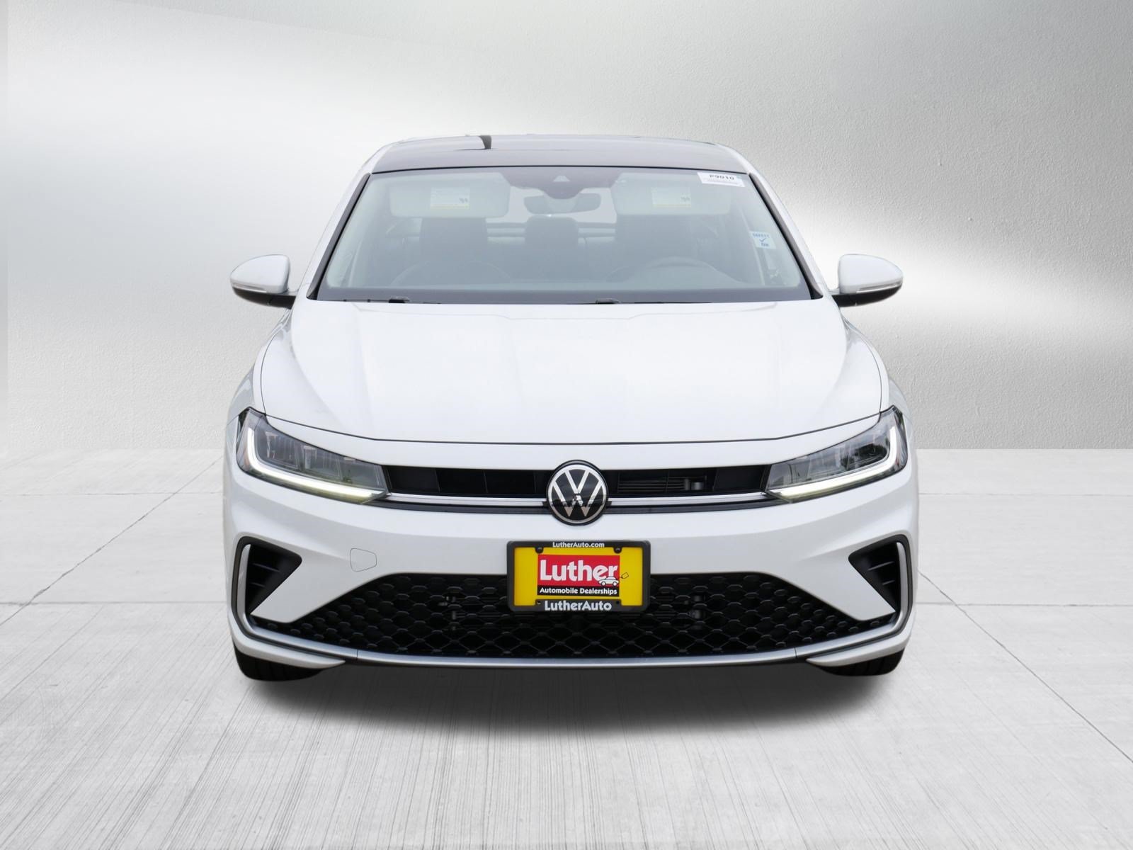 Used 2026 Volkswagen Jetta SEL FWD image 2