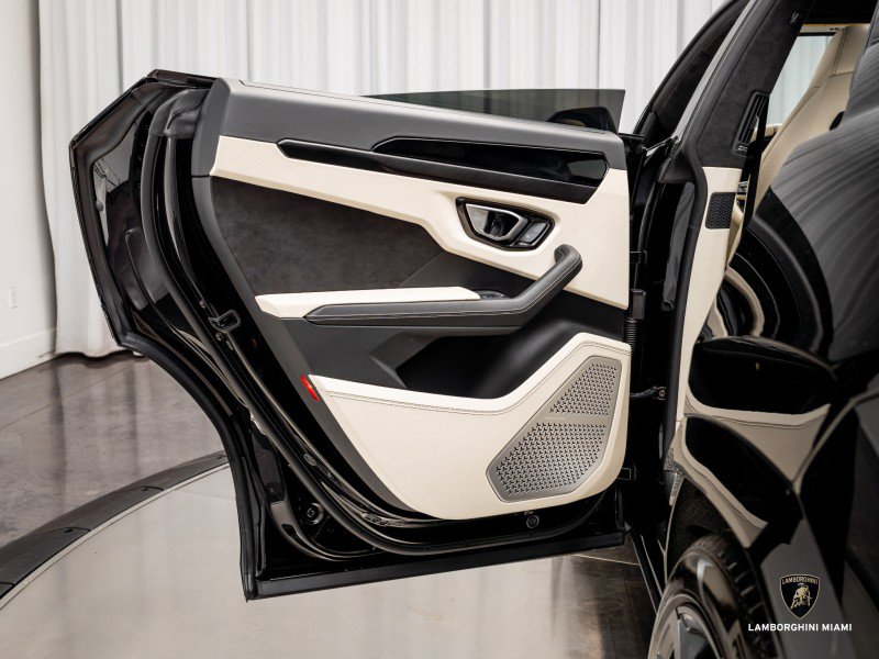 Used 2022 Lamborghini Urus image 47