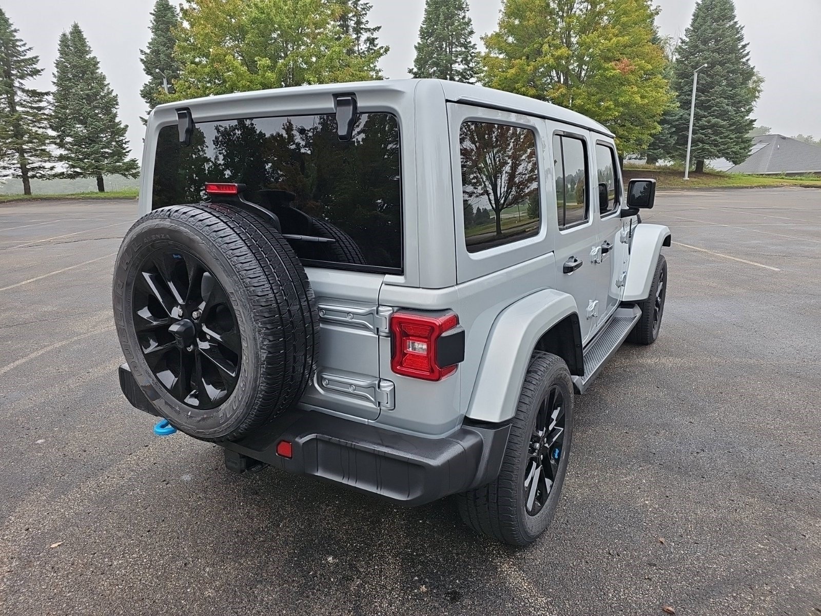 Used 2023 Jeep Wrangler Unlimited Sahara w/ Cold Weather Group AWD/4WD image 6