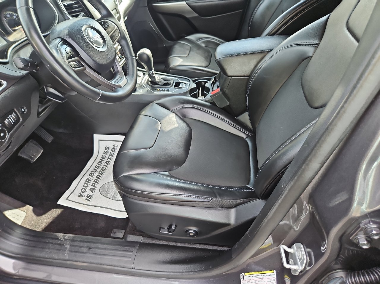 Used 2019 Jeep Cherokee Latitude Plus w/ Comfort/Convenience Group image 11