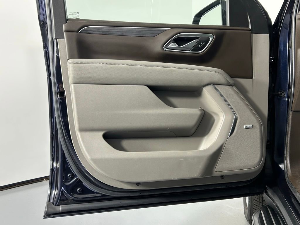 Used 2022 GMC Yukon SLT w/ SLT Premium Package image 32