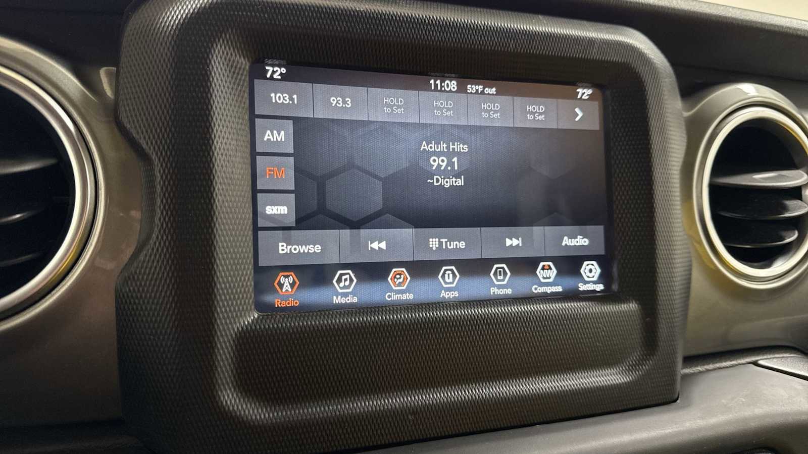 Used 2019 Jeep Wrangler Unlimited Sahara image 19