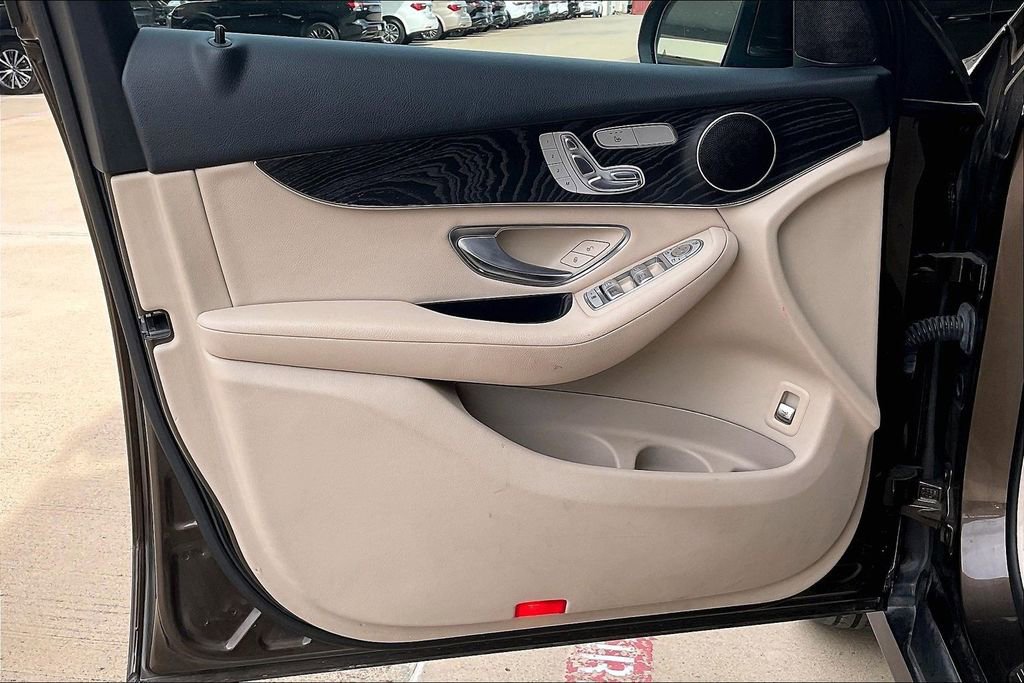 Used 2018 Mercedes-Benz GLC 300 w/ Premium Package image 17