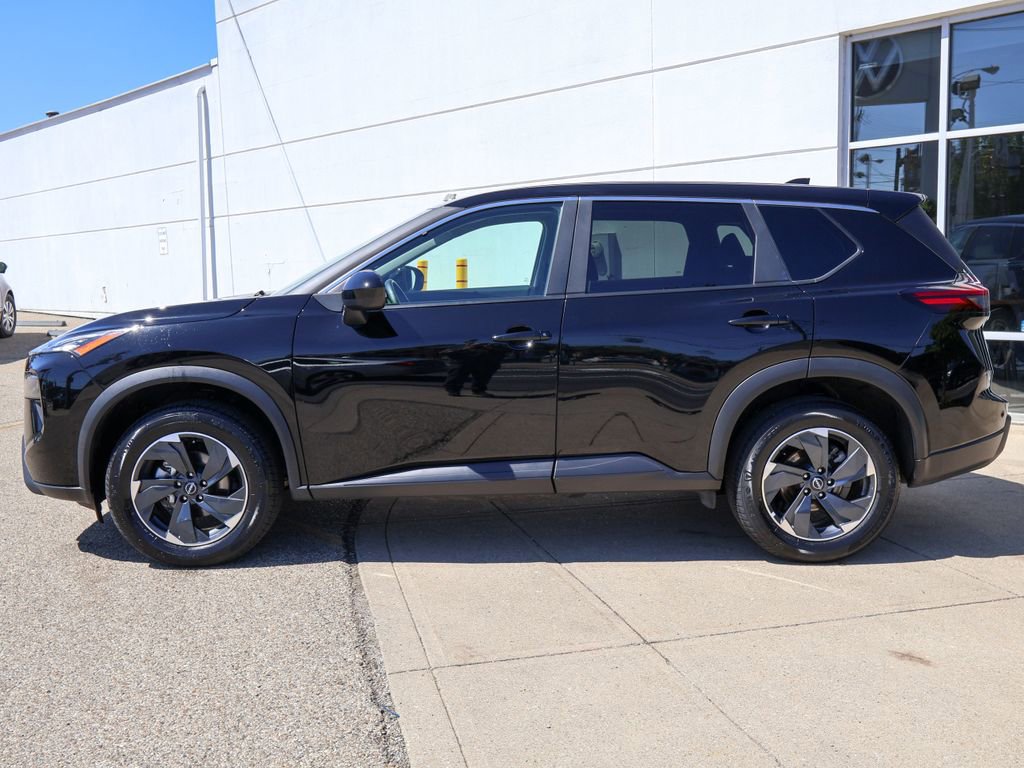 Used 2025 Nissan Rogue SV image 2