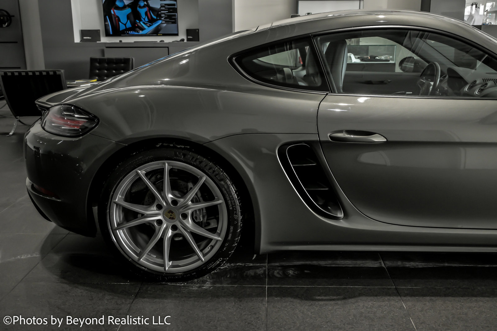 Used 2023 Porsche 718 Cayman T w/ Sport Chrono Package image 6