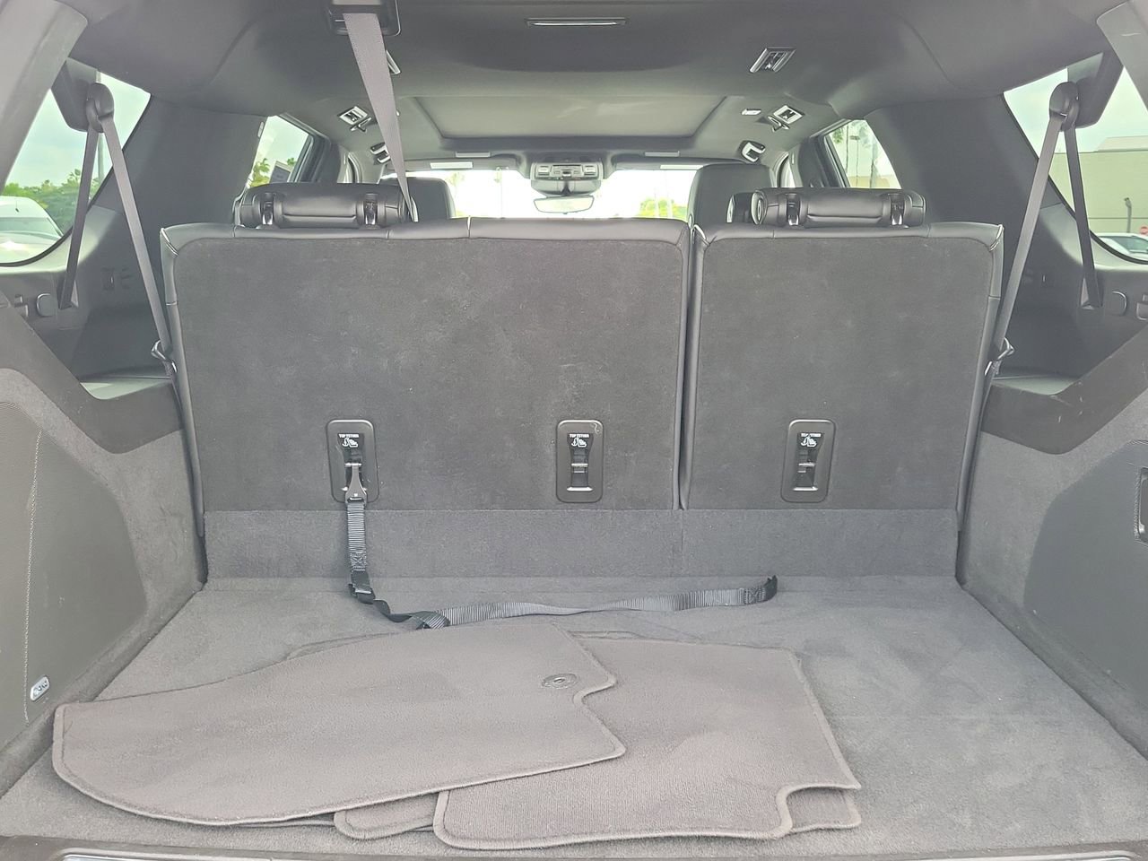 Used 2021 Cadillac Escalade ESV Premium Luxury w/ Performance Package RWD image 9