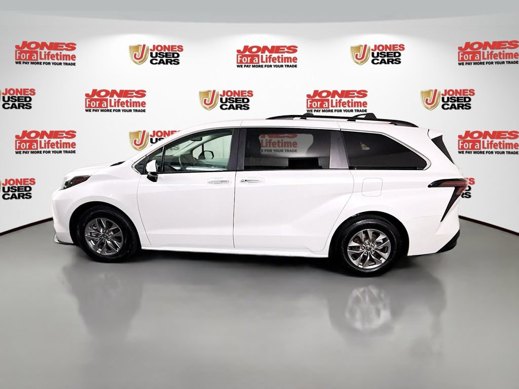 Certified 2025 Toyota Sienna XLE AWD/4WD image 15