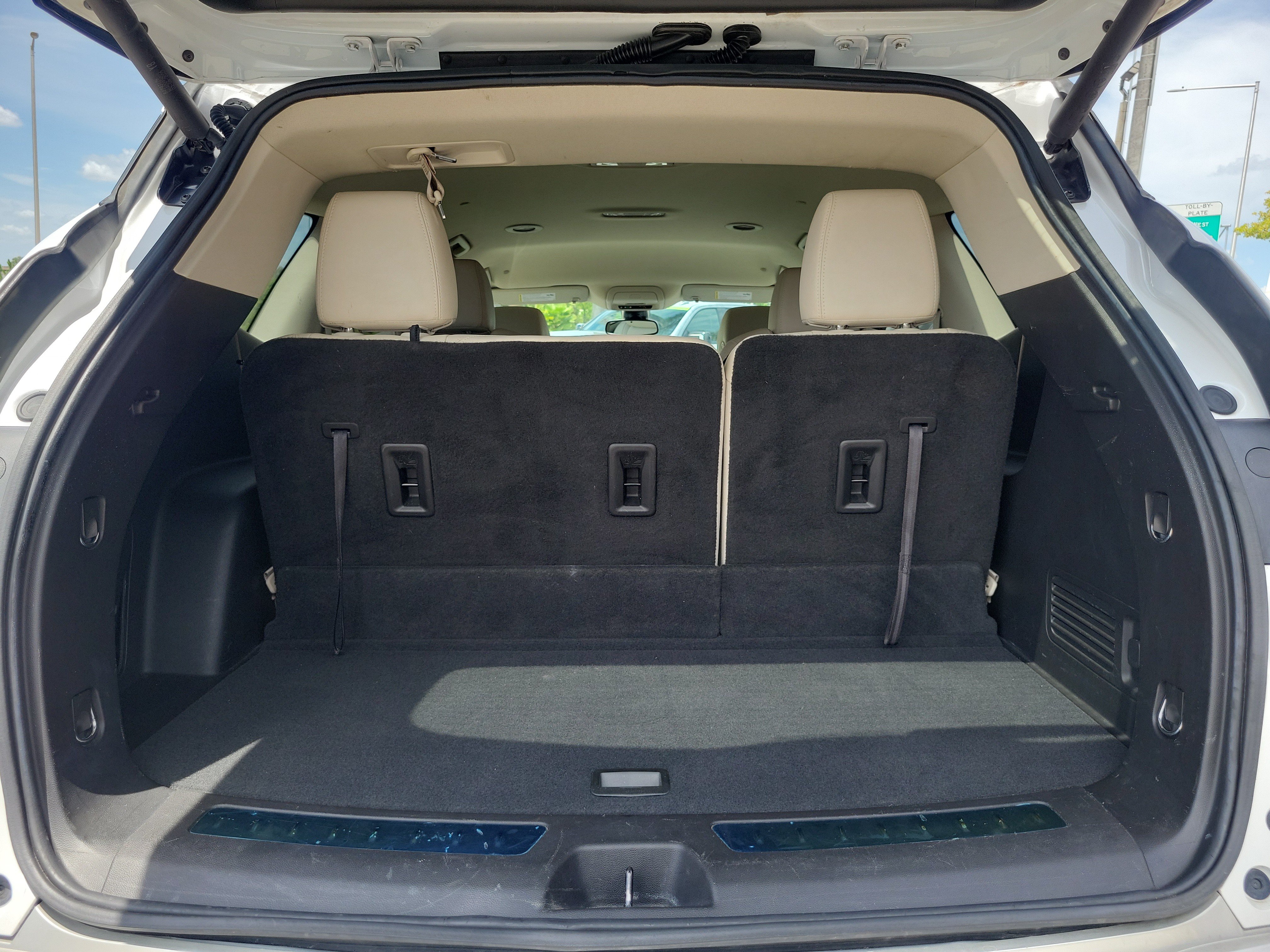 Used 2022 Buick Enclave Essence FWD image 16