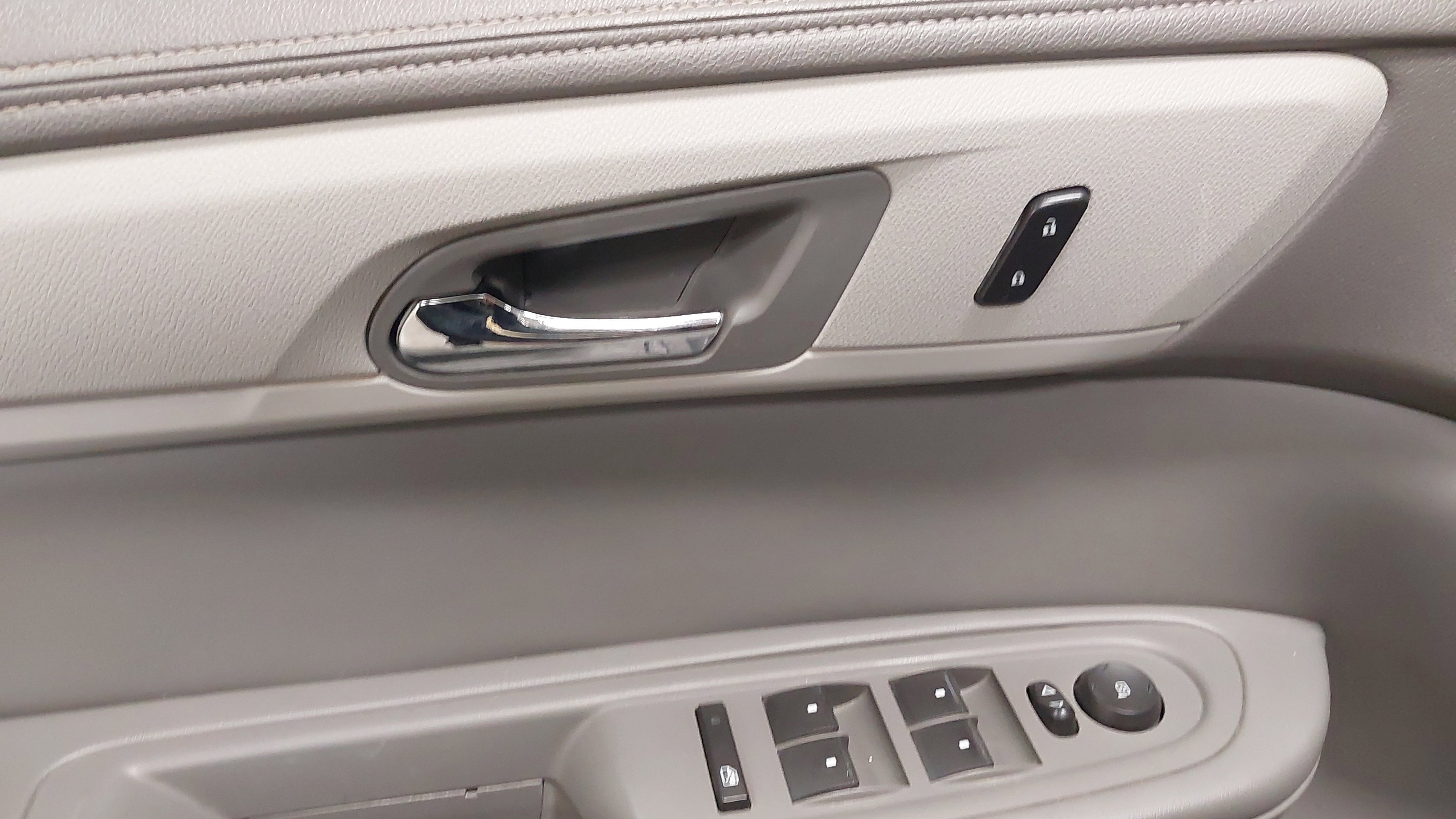 Used 2014 Chevrolet Traverse LS FWD image 25