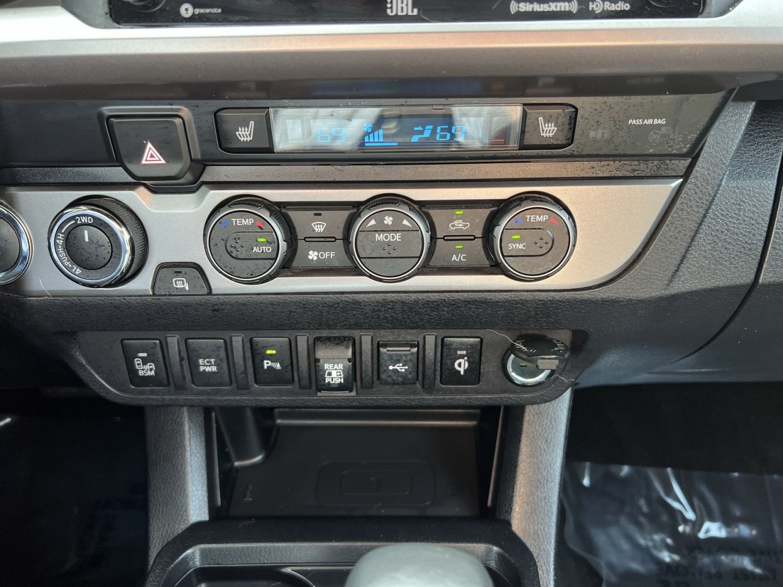 Used 2021 Toyota Tacoma Limited AWD/4WD image 21