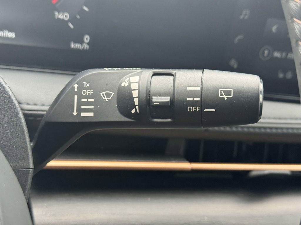 Used 2024 Nissan Ariya AWD image 23