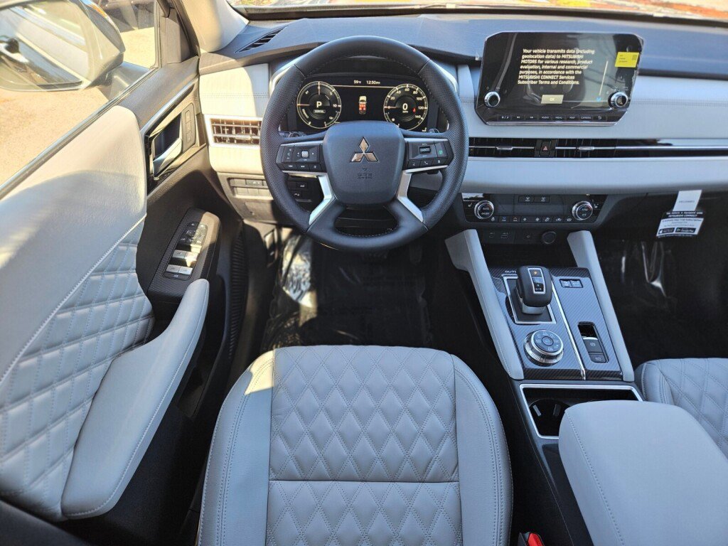 New 2025 Mitsubishi Outlander SEL image 12