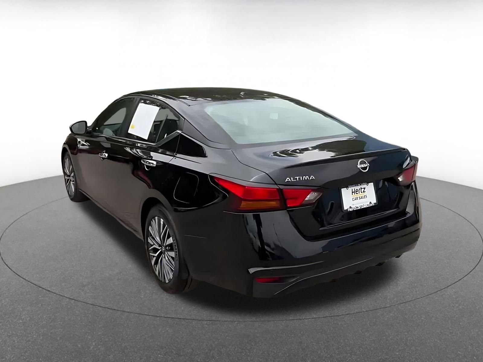 Used 2025 Nissan Altima 2.5 SV FWD image 11