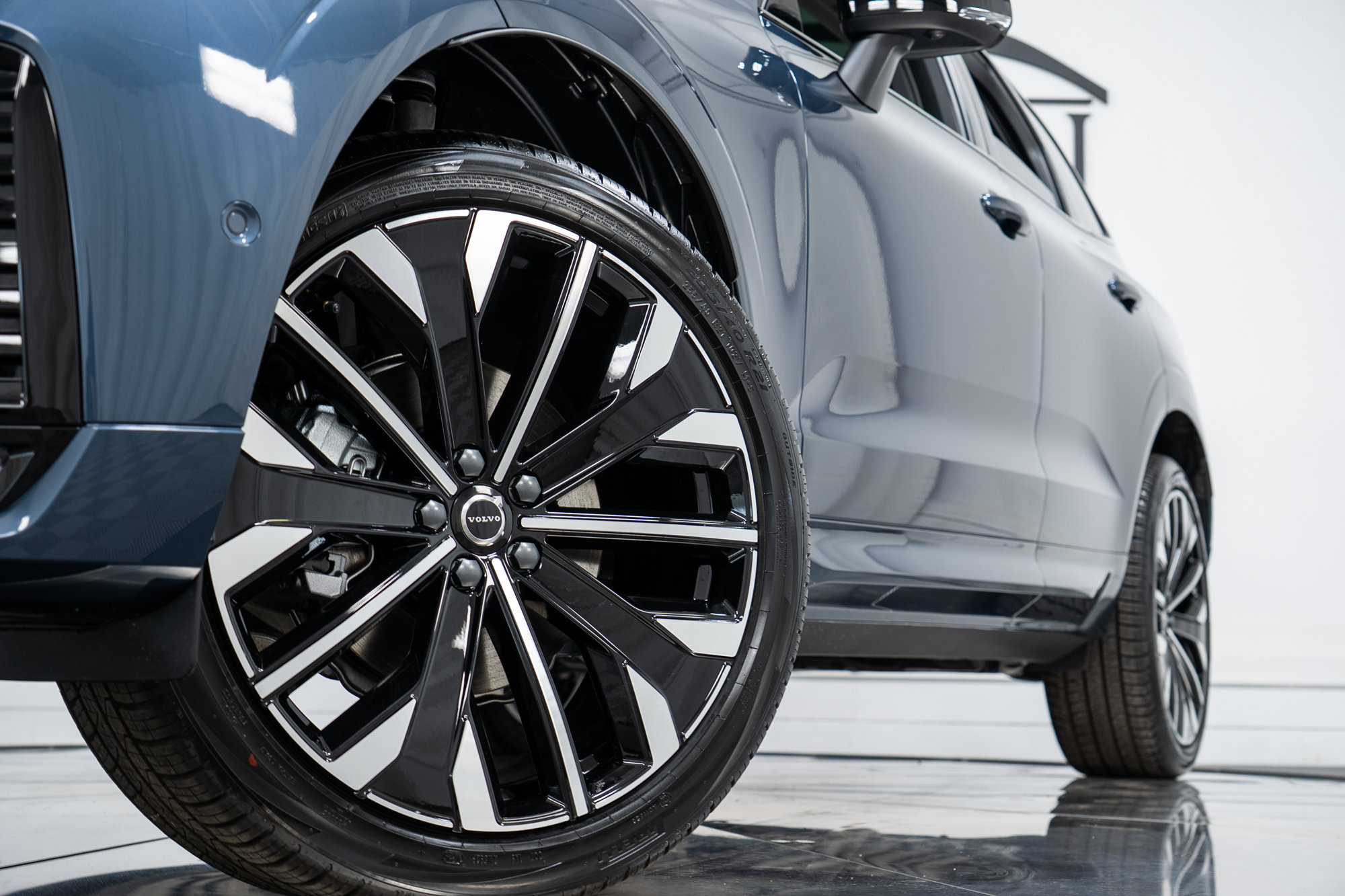 New 2026 Volvo XC60 B5 Ultra w/ Climate Package image 27