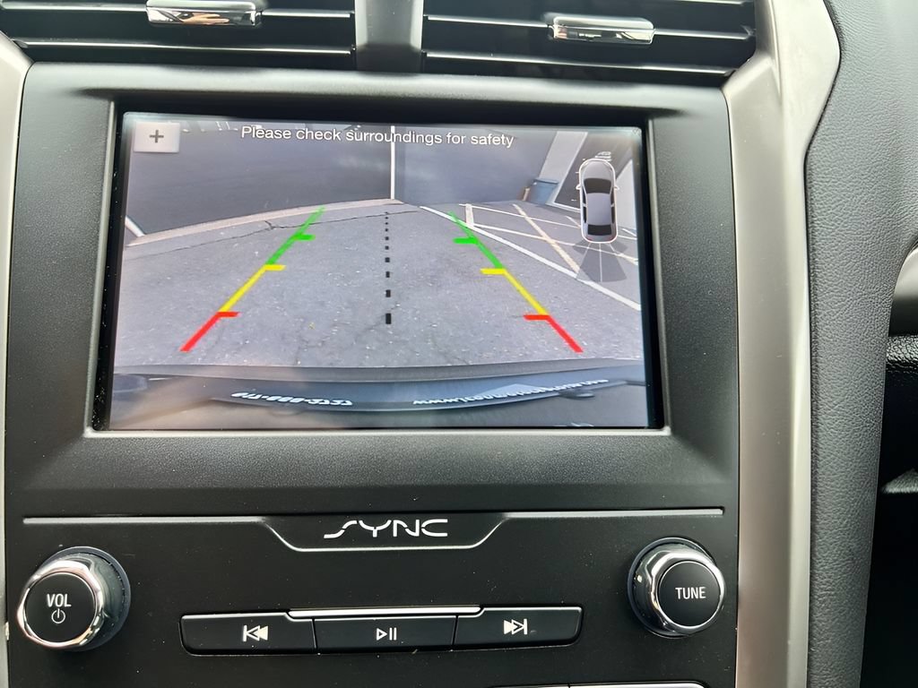 Used 2019 Ford Fusion SE FWD image 17
