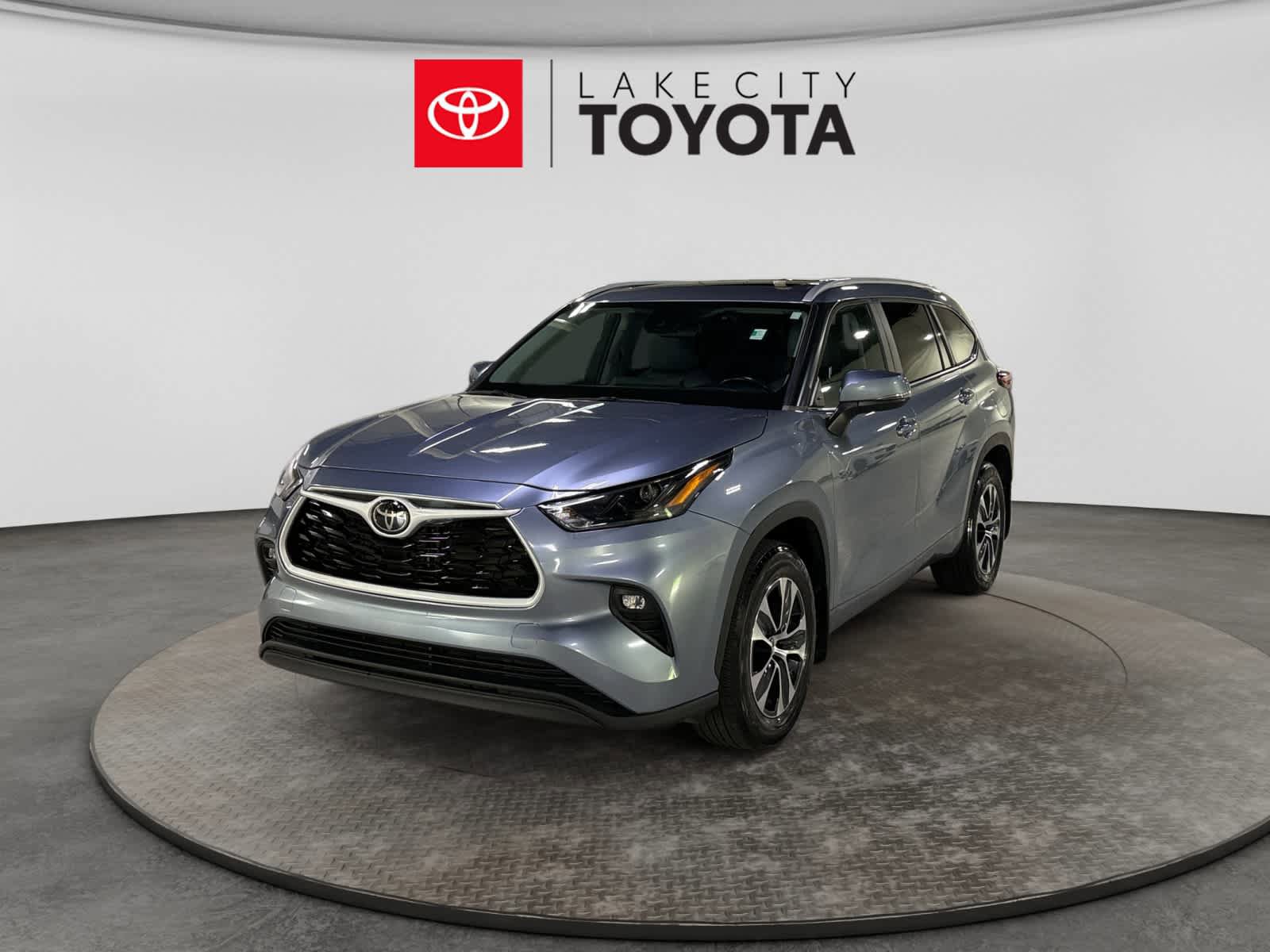Used 2023 Toyota Highlander XLE
