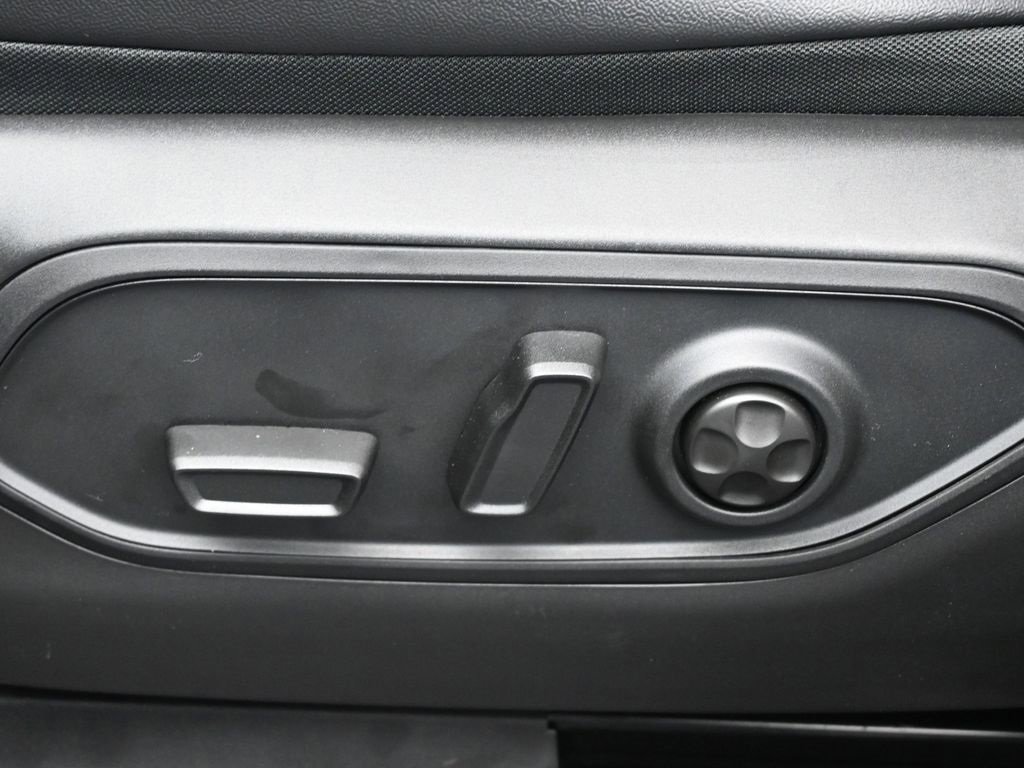 New 2025 Jeep Grand Cherokee L Limited w/ Black Appearance Package image 18